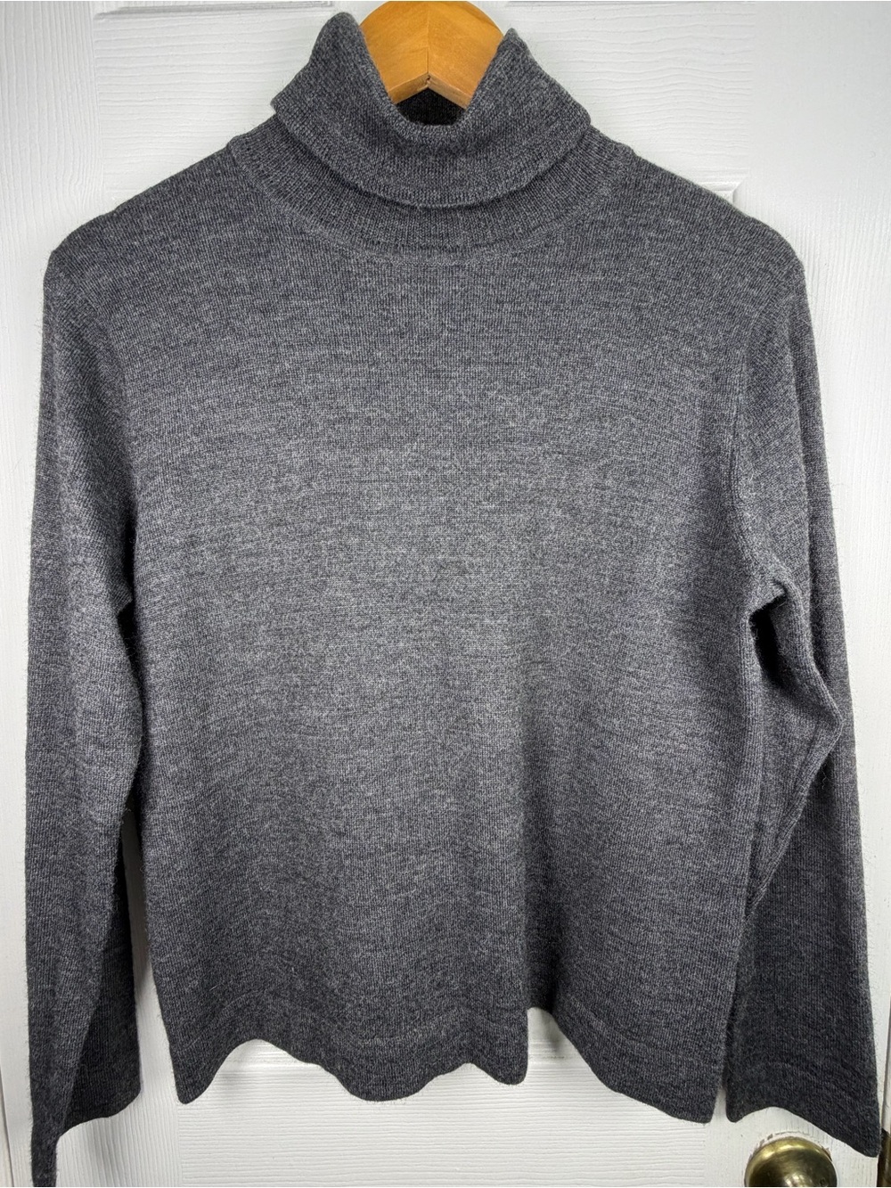 Mantles Grey Turtleneck Sweater Women's L Merino Wool Blend Minimalist Classic